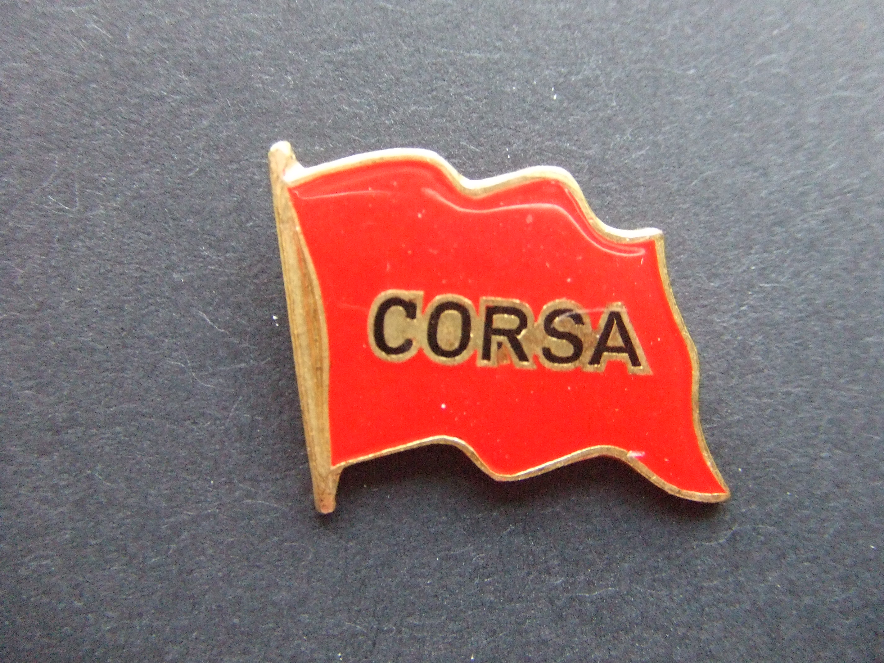 Opel Corsa vlag rood